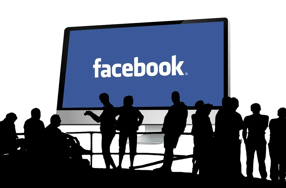How can the database accurately collect active Facebook users?